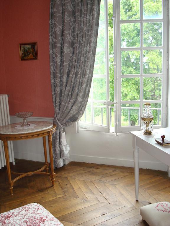 Chateau De Bourrassol Bed & Breakfast Menetrol Eksteriør bilde