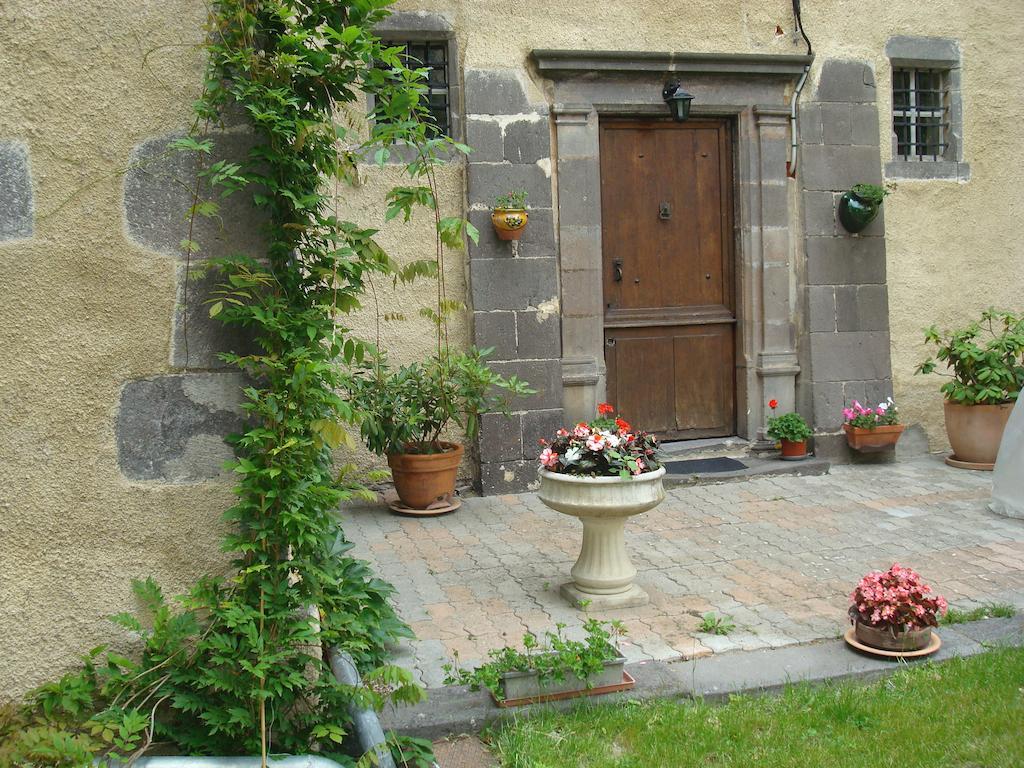 Chateau De Bourrassol Bed & Breakfast Menetrol Eksteriør bilde