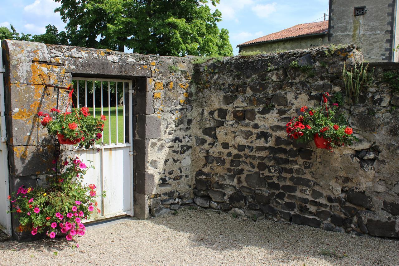 Chateau De Bourrassol Bed & Breakfast Menetrol Eksteriør bilde