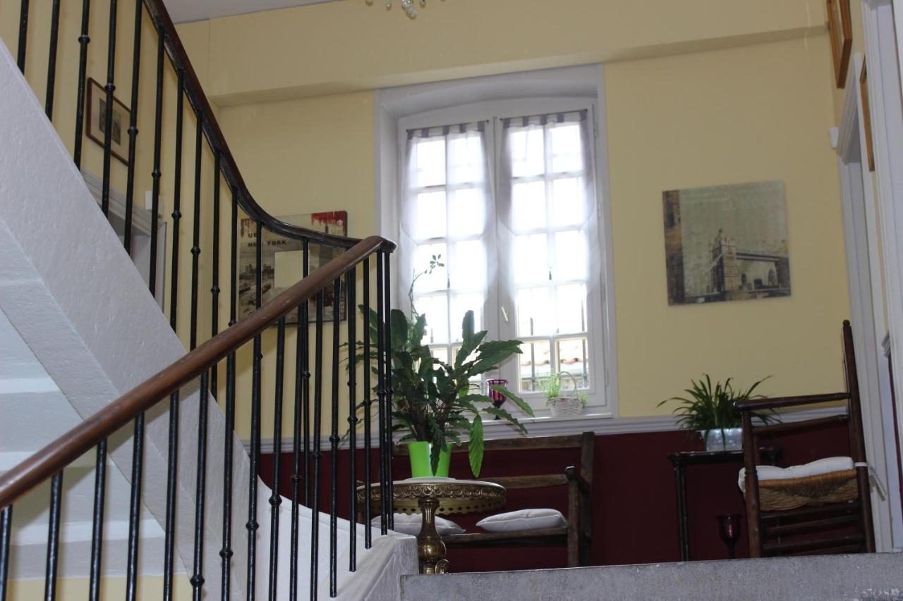 Chateau De Bourrassol Bed & Breakfast Menetrol Eksteriør bilde
